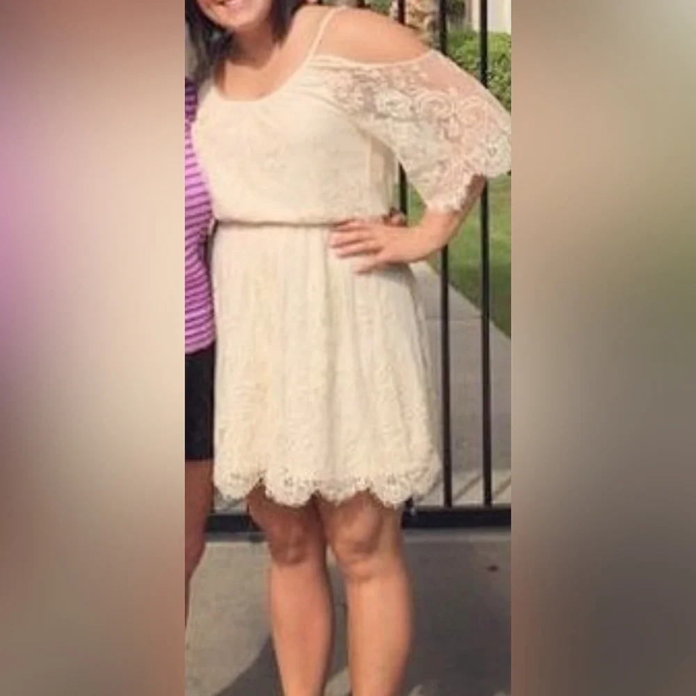 Lace Cold Shoulder Dress - Picture 3 of 3